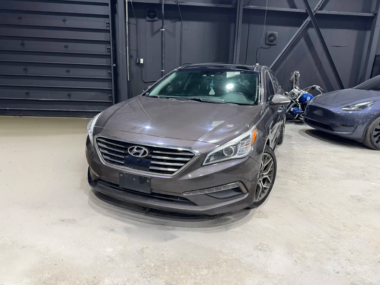 Certified, Clean Carfax, local vehicle, non-smoker 2016 Hyundai Sonata Limited in Brown with Black interior – front exterior view Certified, Clean Carfax, local vehicle, non-smoker 2016 Hyundai Sonata Limited in Brown with Black interior – front exterior view