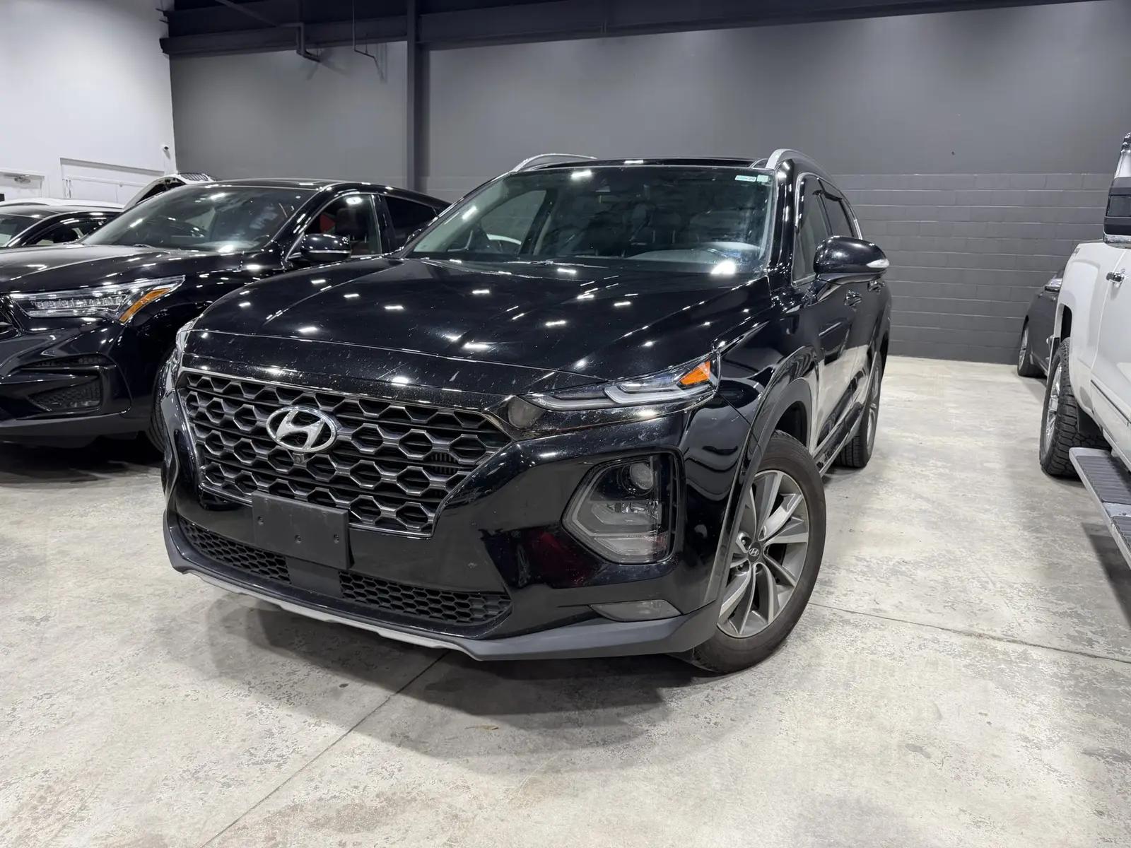2020 Hyundai Santa Fe Luxury 4D Utility AWD, front three quarter view