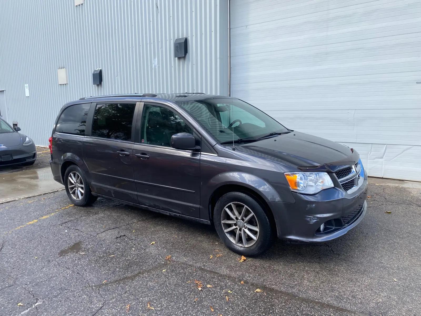 2015 Dodge Grand Caravan Crew Plus Wagon, front three quarter view