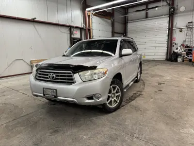 2008 Toyota Highlander SR5 in Gray with Gray interior