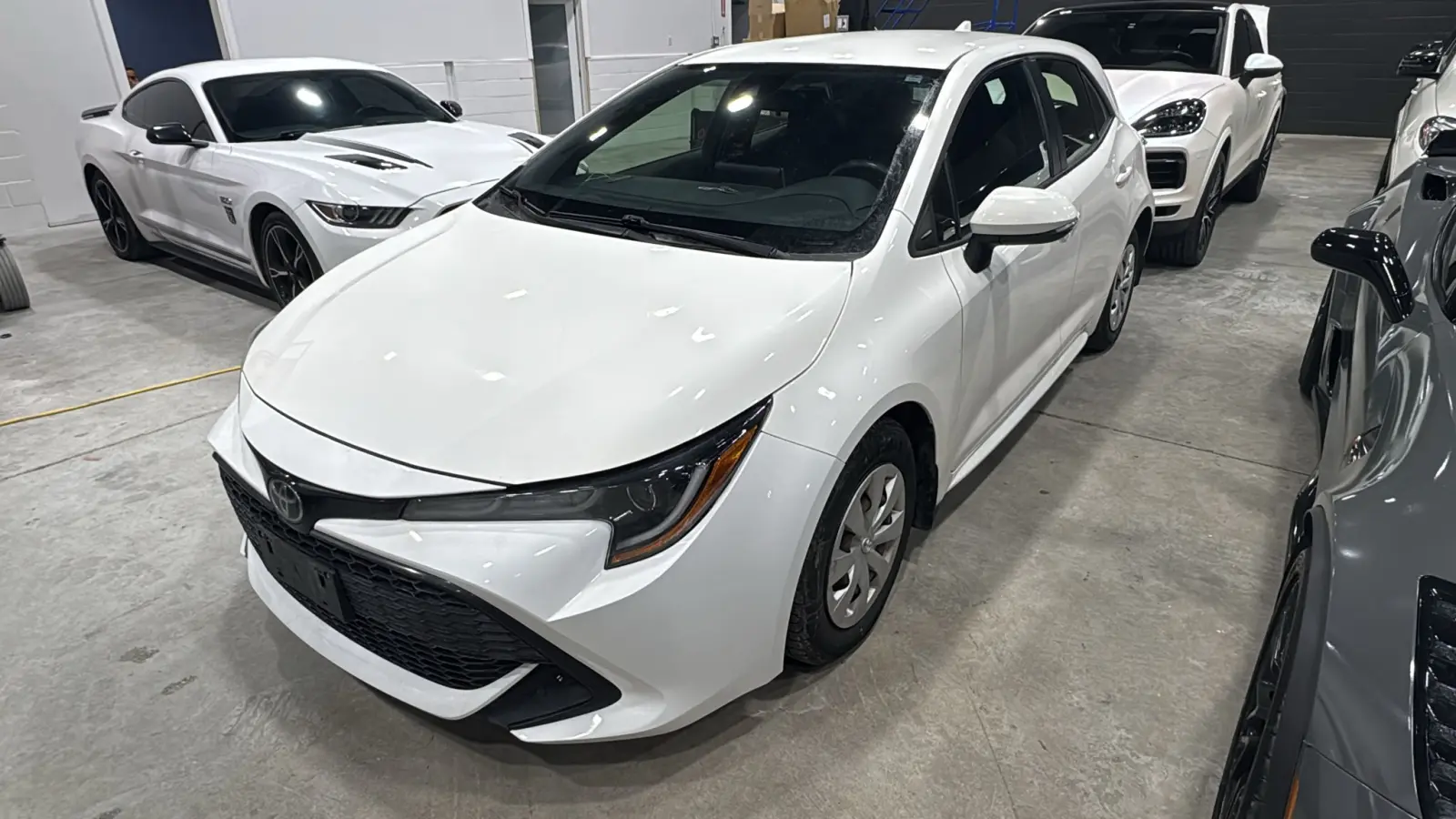 Certified, garage kept, local vehicle 2019 Toyota Corolla SE in White with Black interior – front exterior view