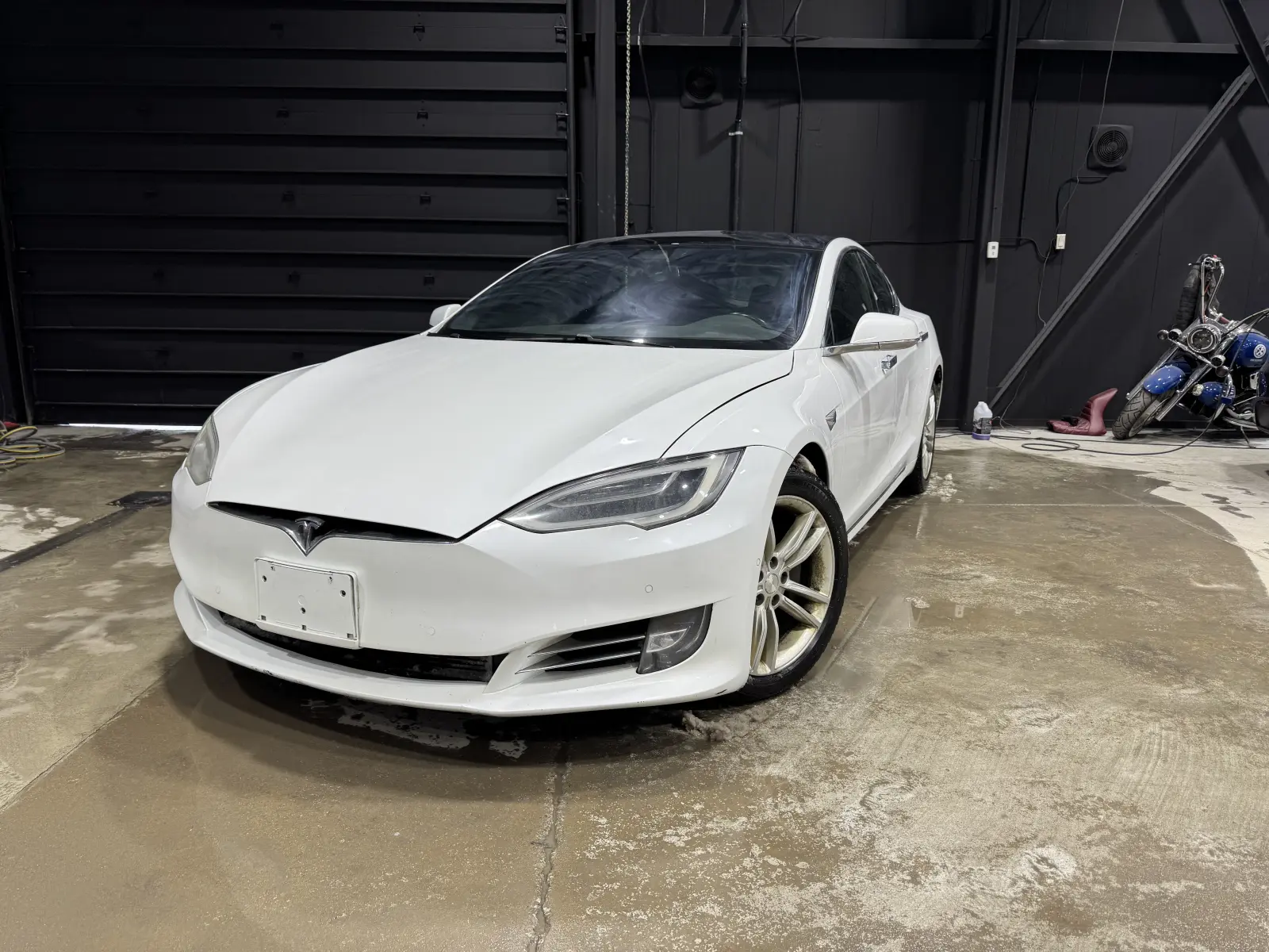 local vehicle, non-smoker 2019 Tesla Model S Long Range in White with Black interior – front exterior view local vehicle, non-smoker 2019 Tesla Model S Long Range in White with Black interior – front exterior view