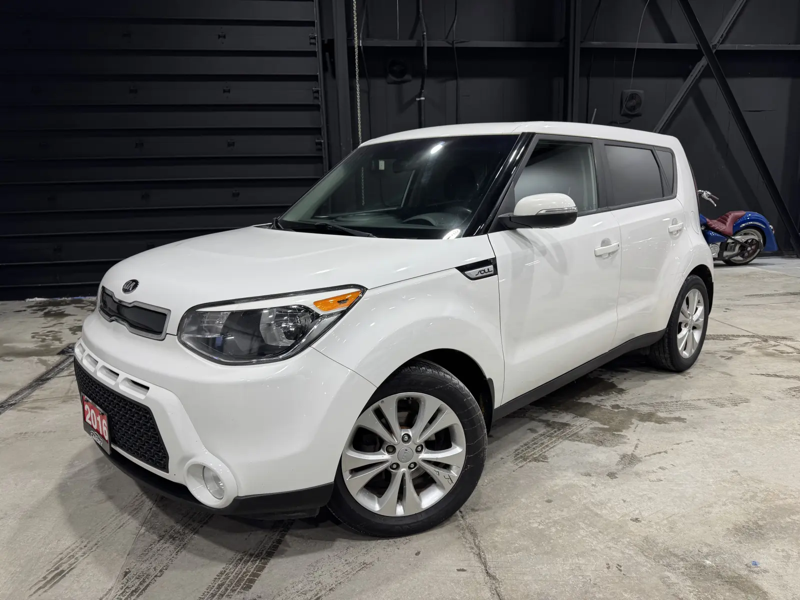 Clean Carfax, local vehicle, non-smoker 2016 Kia Soul EX in White with Black interior Clean Carfax, local vehicle, non-smoker 2016 Kia Soul EX in White with Black interior