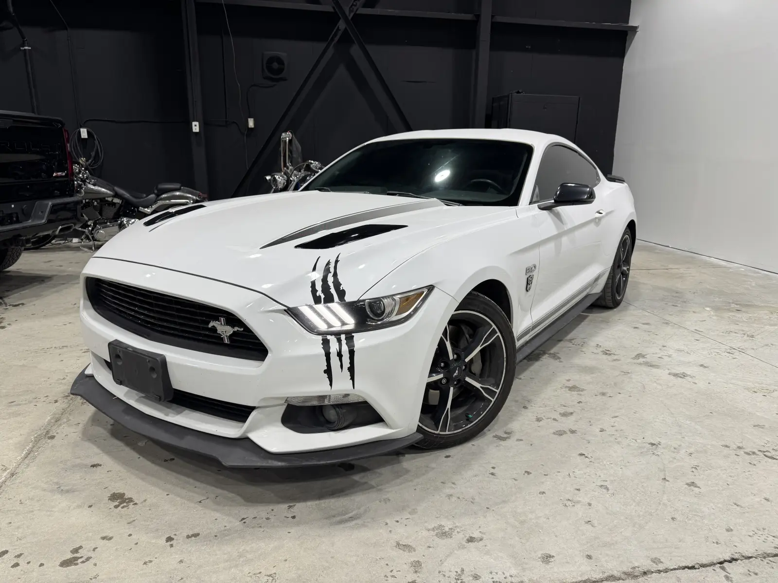 Clean Carfax, local vehicle 2017 Ford Mustang GT Premium in White with Black interior