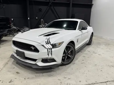 2017 Ford Mustang GT Premium in White with Black interior