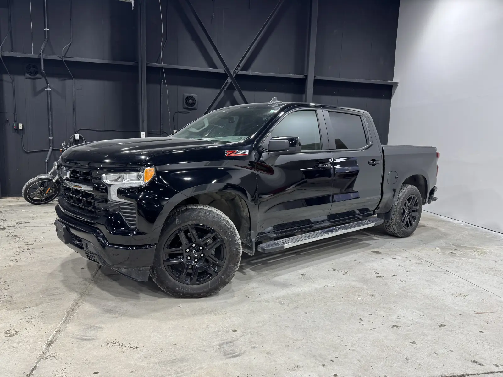 Certified, one-owner, Clean Carfax, garage kept, local vehicle, non-smoker 2022 Chevrolet Silverado 1500 RST in Black with Black interior – front exterior view Certified, one-owner, Clean Carfax, garage kept, local vehicle, non-smoker 2022 Chevrolet Silverado 1500 RST in Black with Black interior – front exterior view